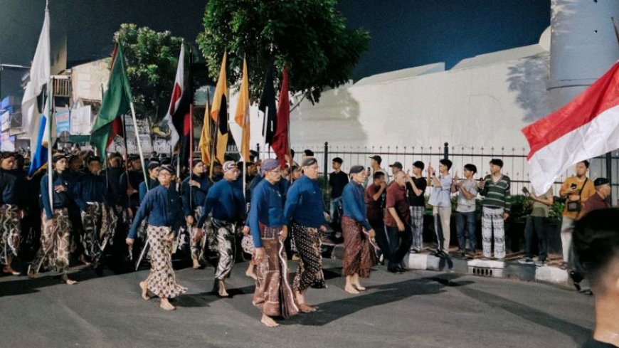 Ribuan Warga Tapa Bisu Mubeng Beteng Keraton Yogyakarta
