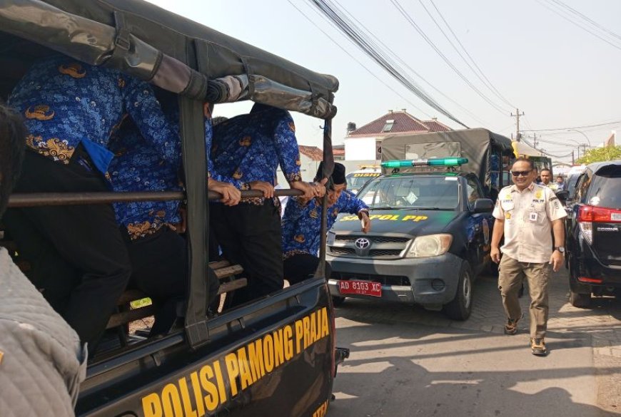 Bupati Klaten Ajak Pimpinan OPD Naik Mobil Patroli Satpol PP ke Acara Sambung Rasa