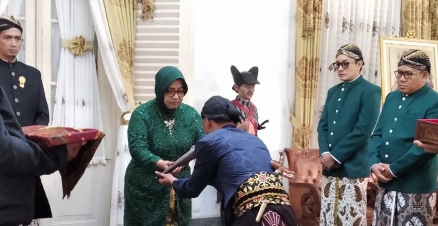 Berumur 200 Tahun, Pusaka Bupati I Purworejo RAA Tjokronegoro Mengawali Prosesi Jamasan
