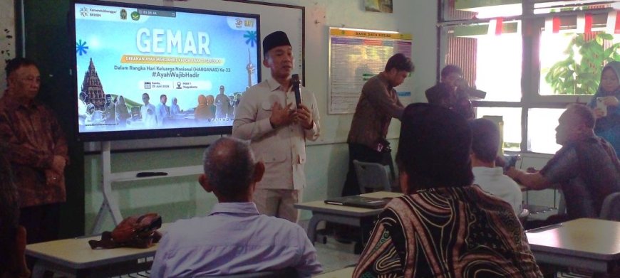 Kunjungi MAN 1 Yogyakarta, Menteri Wihaji Melihat Langsung Para Ayah Ambil Rapor di Sekolah