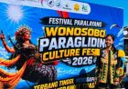 Embun Kenakan Kostum Dolalak, Terbang di Festival Paralayang Wonosobo
