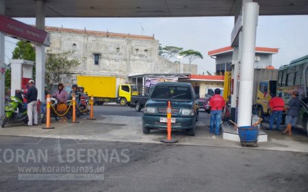 Tiga BBM Nonsubsidi Turun kecuali Pertamax, Antrean Pertalite di Kebumen Masih Panjang