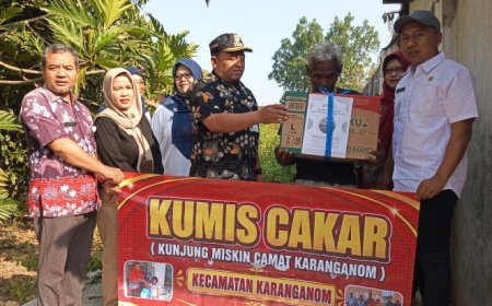 Camat Karanganom Salurkan Bantuan Inovasi 'Kumis Cakar'