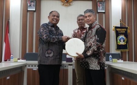 Pemkab Sleman Serahkan Hibah Alat Musik untuk Kelompok Seni