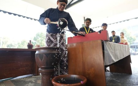 Pemkab Sleman Gelar Jamasan Pusaka Tombak Kiai Turunsih