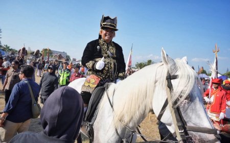 Ribuan Warga Padati Saparan Bekakak Gamping, Bupati Sleman Ajak Jaga Warisan Budaya