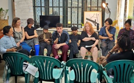Krisis Iklim Dibaca Lewat Bahasa, Batu dan Sebuah Meja