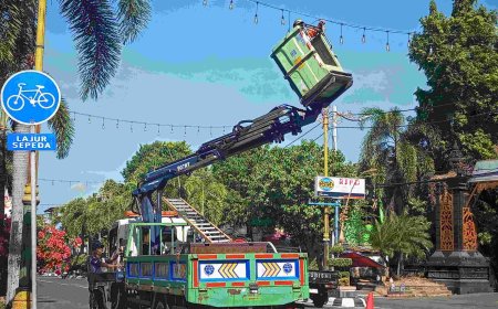 Sambut Hari Jadi Klaten ke-222, Dishub Percantik Jalan dengan Lampu Hias