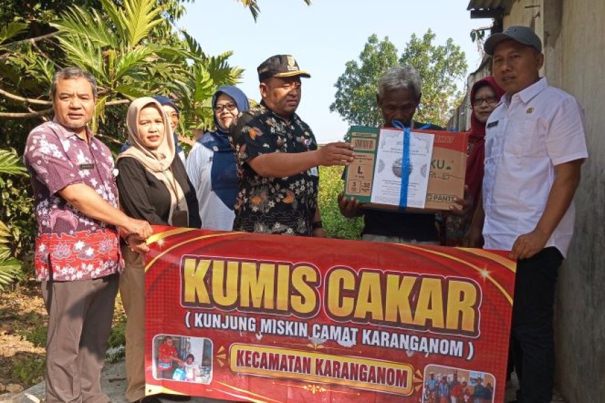 Camat Karanganom Salurkan Bantuan Inovasi 'Kumis Cakar'