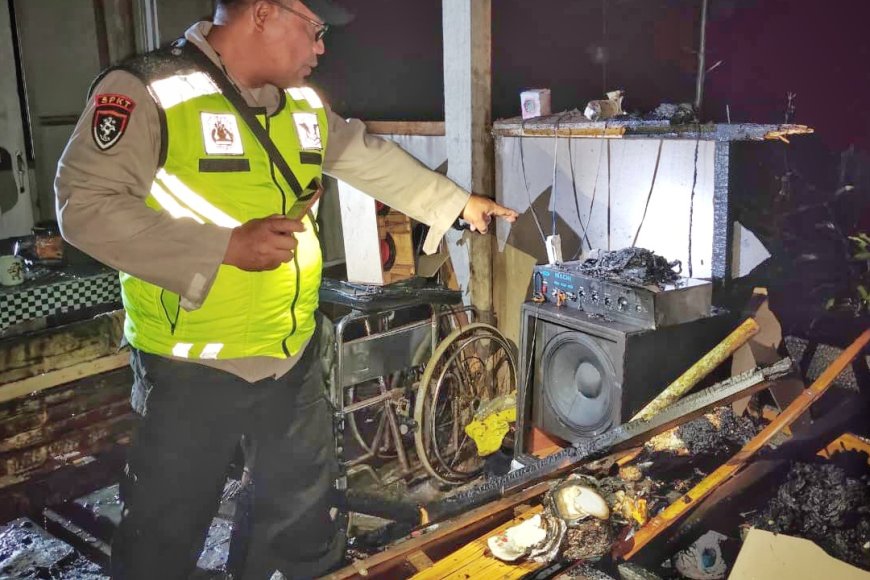 Diduga Akibat Arus Pendek, Rumah di Buayan Ludes Terbakar