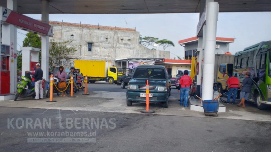 Tiga BBM Nonsubsidi Turun kecuali Pertamax, Antrean Pertalite di Kebumen Masih Panjang