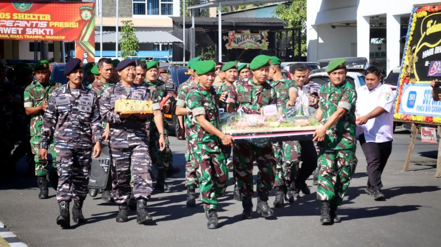 Hari Bhayangkara ke-80, Dandim Kebumen Datangi Polres Bawa Tumpeng