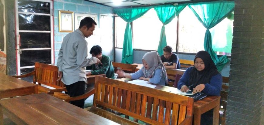 Seorang Kades di Purworejo Buka Kursus Bahasa Jepang untuk Warganya