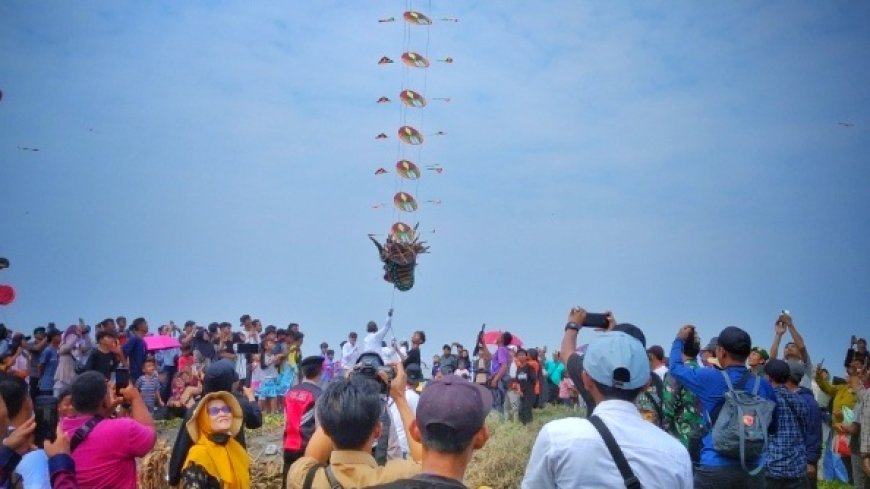 Peserta Empat Negara Warnai Festival Layang-layang Pantai Ketawang