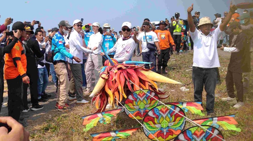 Puluhan Ribu Pengunjung Padati Festival Layang-layang Ketawang, Perputaran Ekonomi Miliaran Rupiah