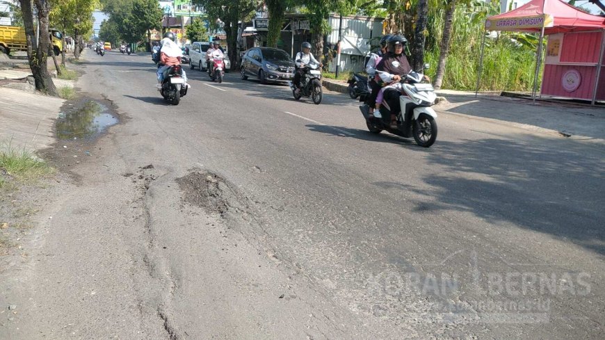 Jalan Sarbini Kebumen Rusak, Pengguna Jalan Diminta Waspada