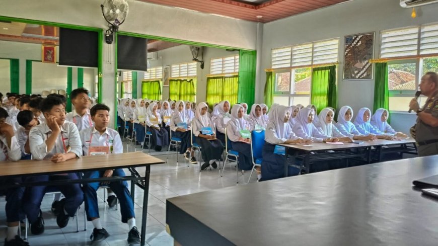 Alumni UGM Motivasi Siswa Kulonprogo Kejar Pendidikan Tinggi
