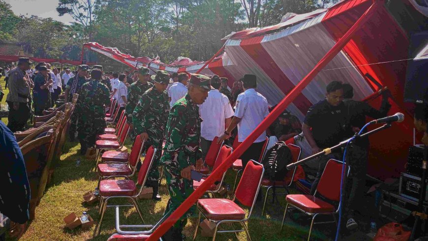Tenda Roboh Saat Upacara Pembukaan TMMD Sengkuyung di Desa Sedayu