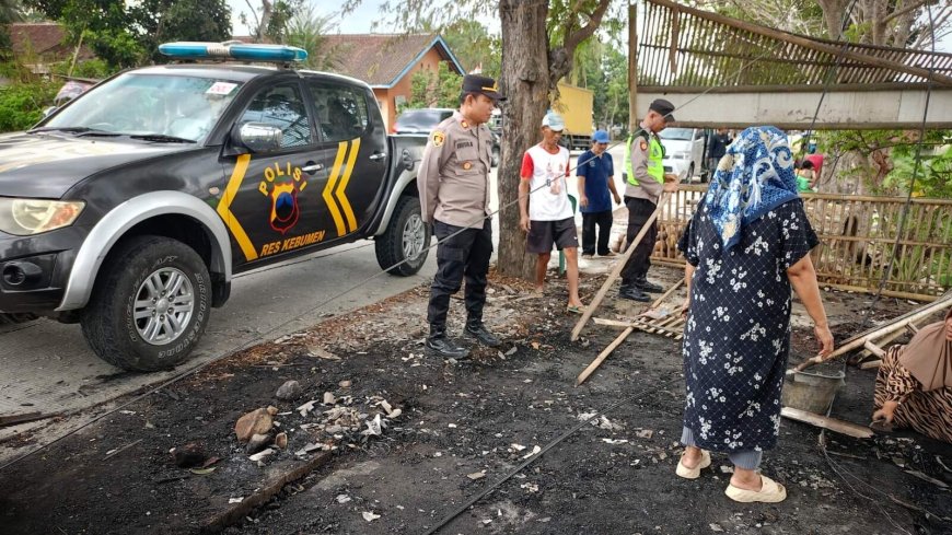Diduga Korsleting Listrik, Warung Kopi di Kutowinangun Ludes Terbakar