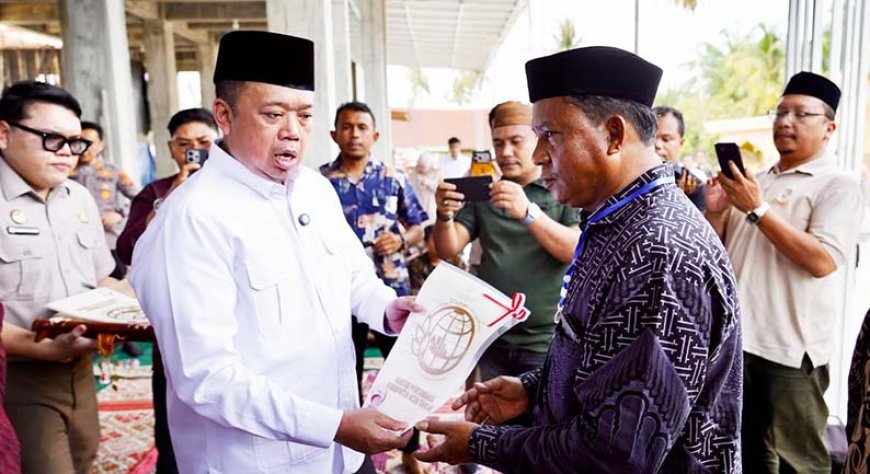 Kawal Kebangkitan Masjid Terdampak Bencana, Nusron Serahkan Sertipikat Wakaf dan Bantuan Rp 2 Miliar